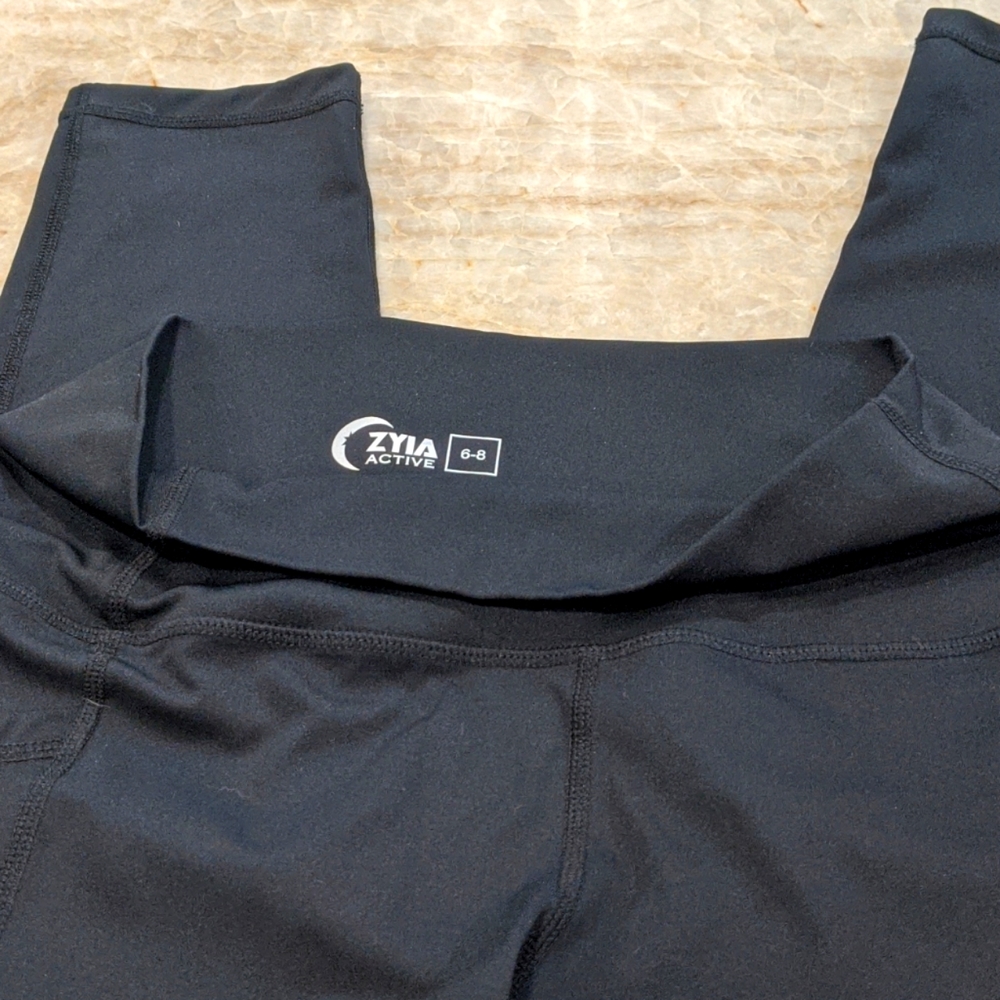 Black Zyia Pocket Legging Capri